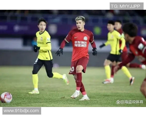 成都足球队配合引发热议球迷对战术选择和球员默契度展开激烈讨论