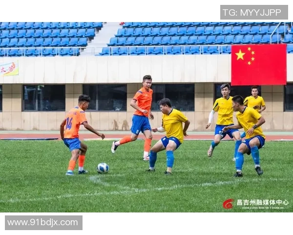 新疆足球明星在昌吉展现风采助力地方足球发展与青少年培养