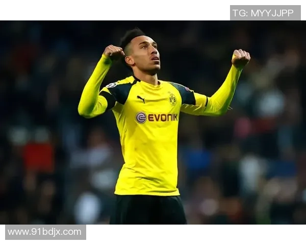 昔日足球巨星长发飘逸的风采与时代变迁的对比分析