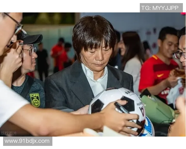 李璇揭露足球明星代言内幕引发热议球迷纷纷讨论背后真相 李璇揭露足球明星代言内幕引发热议球迷纷纷讨论背后真相